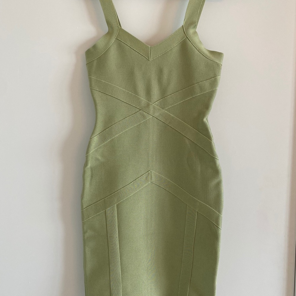 NWT miss circle body on dress bandage green XS